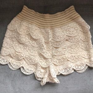 Medium Urban Outfitters Lace shorts